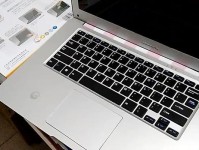 电脑超清屏幕更换教程（以电脑屏幕更换为主题的超清屏幕教程）